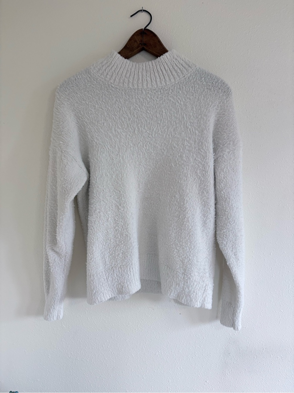 Freshman 1996 Ivory Fuzzy Mock Neck Sweater Women’s Medium Cozy Soft Knit